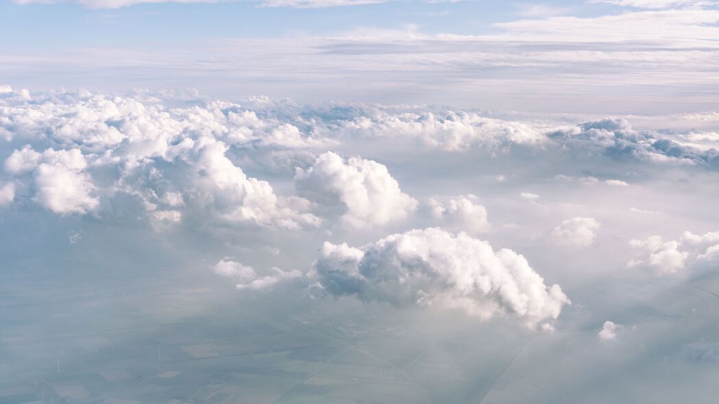 高清4K壁纸，纯净天空与白云，光影交织的白色风景，3840x2160分辨率，尽享视觉盛宴！