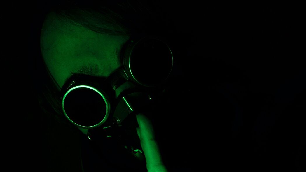 男人 眼镜 面具 蒸汽朋克 背光 绿色 深色 4k壁纸 3840x2160