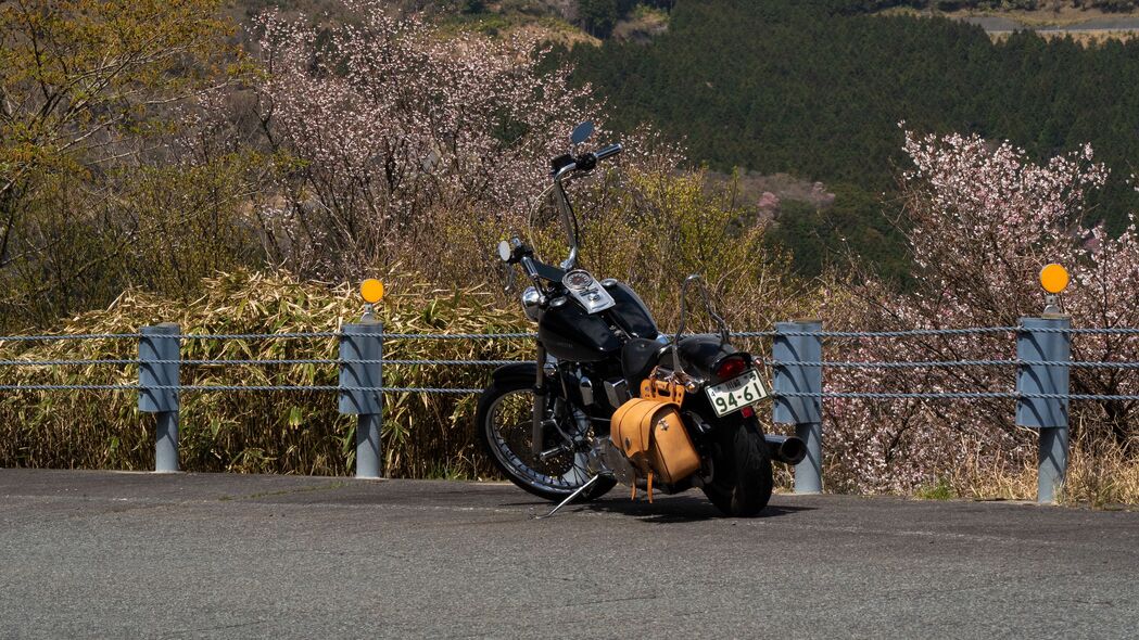 摩托车、自行车与直升机驰骋山脉，绝美4K自然壁纸（3840x2160高清下载）