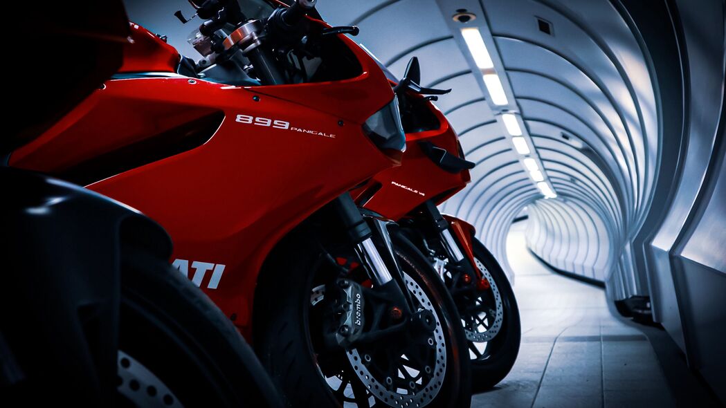  ducati 摩托车 红色 隧道 4k壁纸 3840x2160