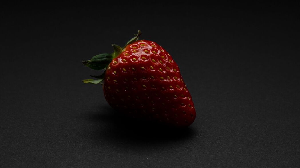 草莓 浆果 水果 阴影 红色 4k壁纸 3840x2160
