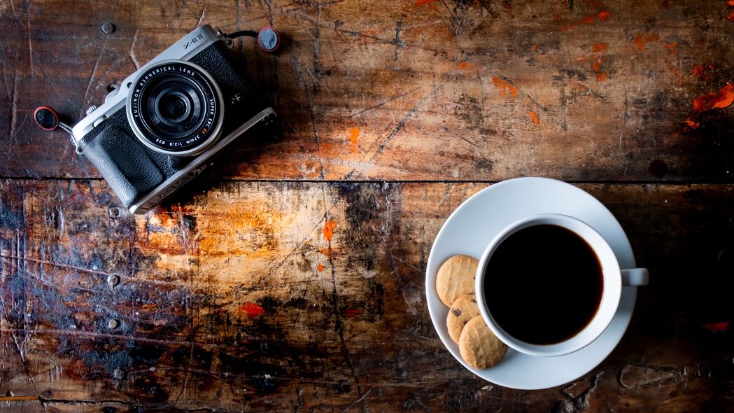 咖啡 饮料 杯子 饼干 桌子 相机 4k壁纸 3840x2160