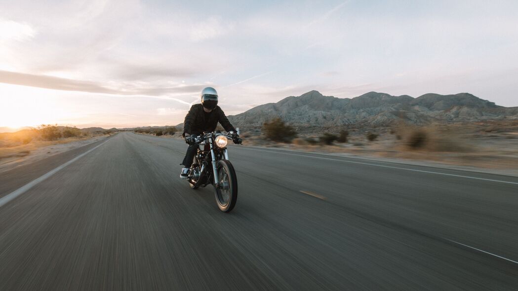 本田摩托风采，极速道路4K壁纸，超清3840x2160分辨率，畅享骑行之美