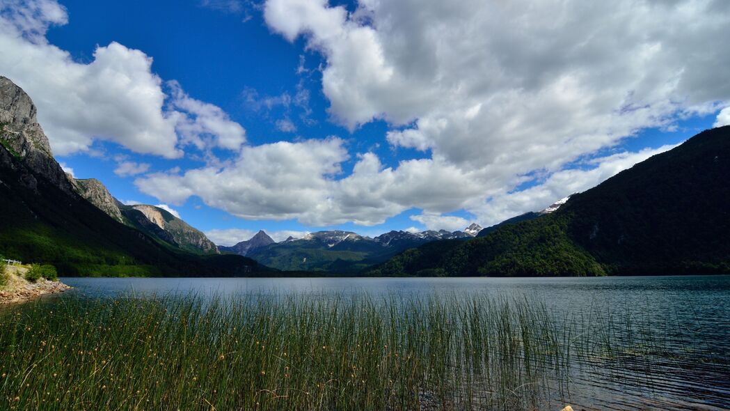 山湖草云绝美融合，4K超清风景壁纸，3840x2160高清下载