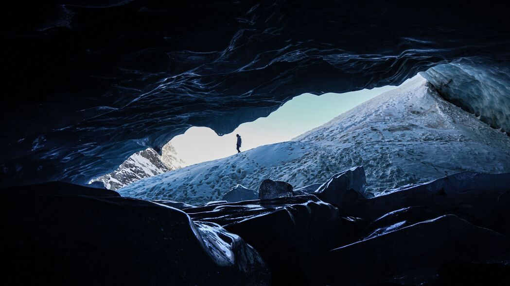 人 独自 洞穴 岩石 冰 4k壁纸 3840x2160