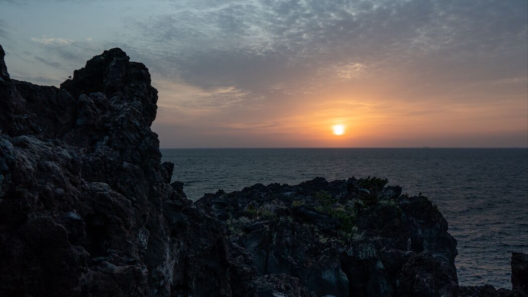 岩石 石头 日落 太阳 海洋 4k壁纸 3840x2160