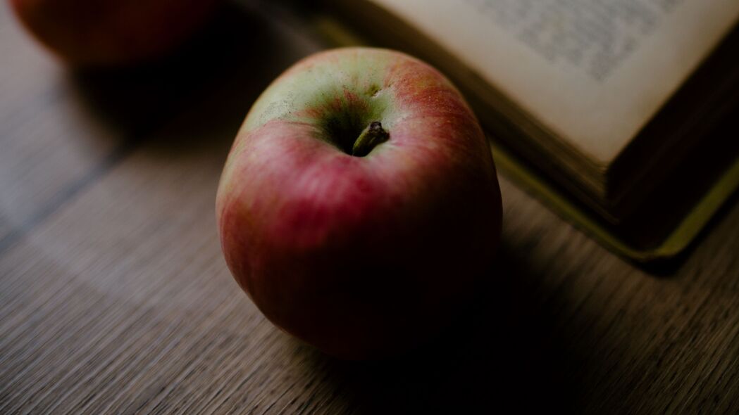 苹果 书 水果 红色 绿色 4k壁纸 3840x2160
