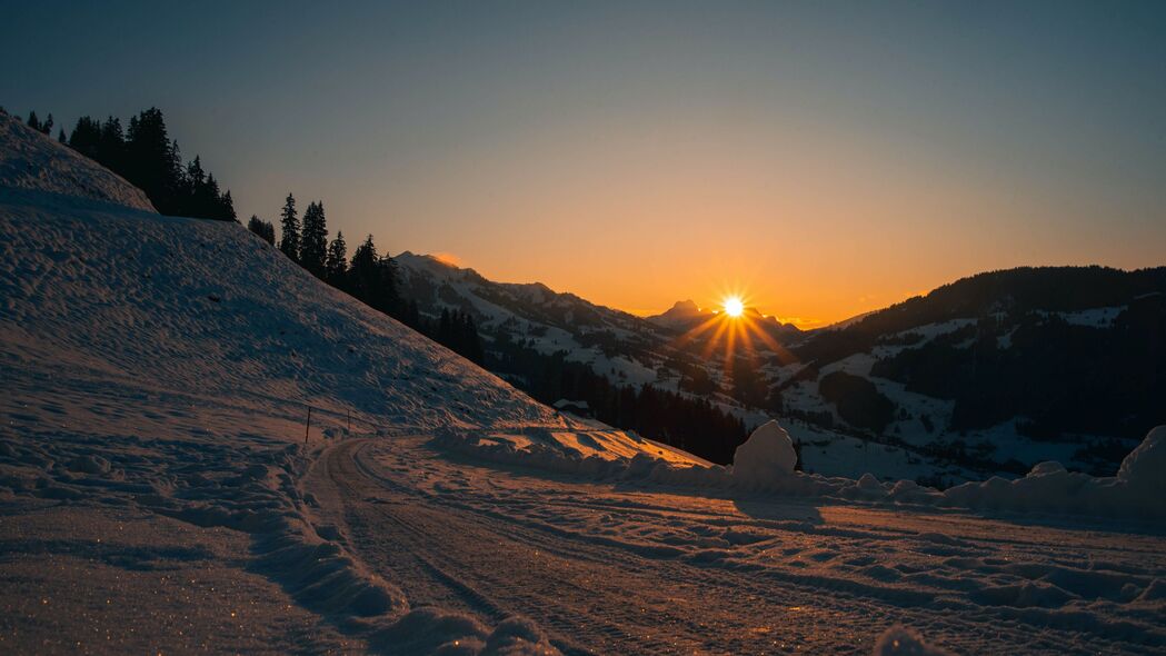 冬日山脉雪落夕阳美景，4K超清壁纸，3840x2160高清下载