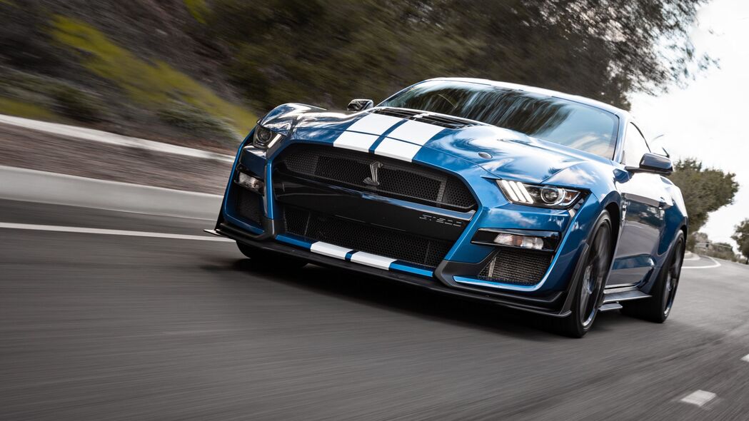 谢尔比GT500蓝色跑车4K壁纸，高清3840x2160道路速度美图，极速下载！
