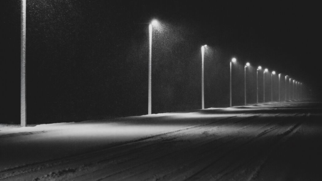 道路雪夜灯光秀，深色4K超清壁纸，3840x2160高清下载