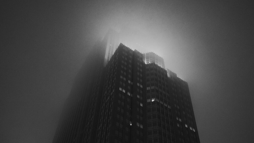 建筑奇观，摩天大楼耸立雾中，超清4K壁纸，3840x2160高清下载