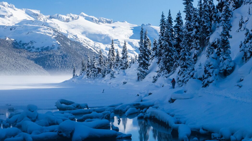 冬日湖山雪景，高清4K风景壁纸，3840x2160分辨率，尽赏雪树风光