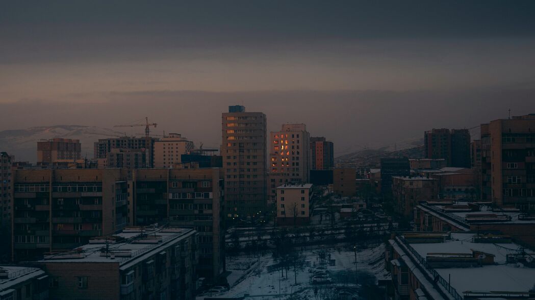 城市雪夜鸟瞰，冬季黄昏建筑物美景，4K超高清壁纸3840x2160免费下载