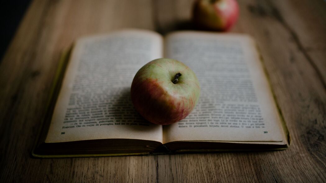书籍 苹果 水果 成熟 4k壁纸 3840x2160