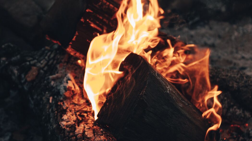 篝火 火 火焰 木材 煤炭 热 4k壁纸 3840x2160