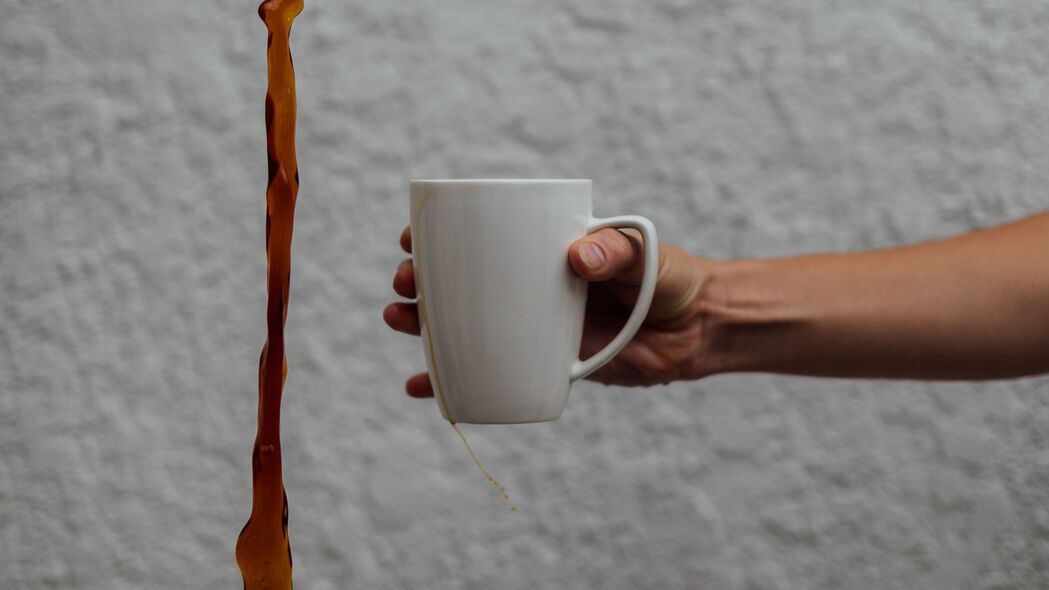 马克杯 咖啡 手 液体 喷射 4k壁纸 3840x2160