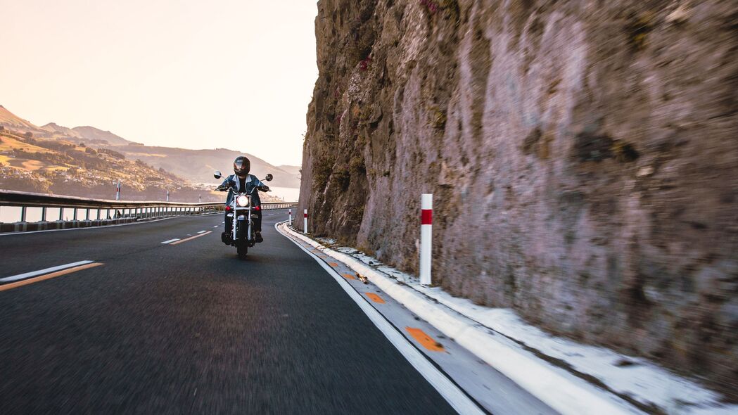 摩托车 摩托车手 自行车 道路 速度 4k壁纸 3840x2160