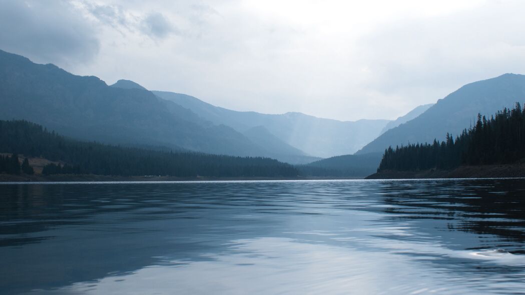 湖石山丘美景，4K高清壁纸下载，尽享3840x2160极致视觉体验