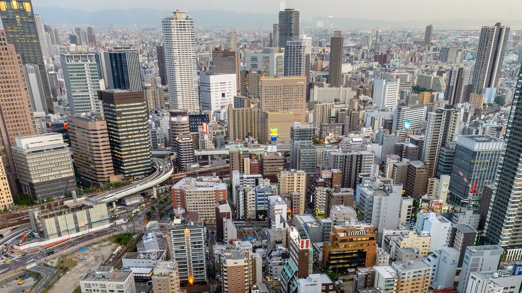 建筑奇观，摩天大楼与城市道路鸟瞰，超清4K壁纸，3840x2160高清下载