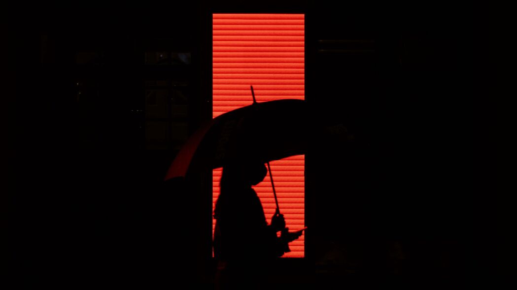 男人 雨伞 剪影 红色 深色 4k壁纸 3840x2160