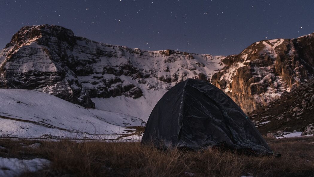 山脉露营，星光雪地帐篷夜，4K高清壁纸，3840x2160分辨率畅享自然之美