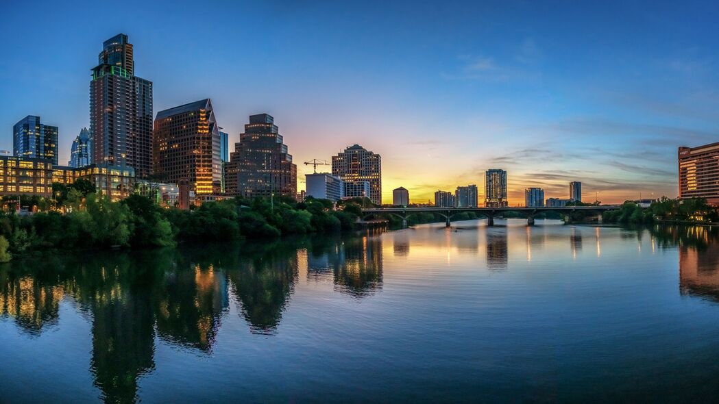 摩天大楼建筑美景，塔楼反射4K超清壁纸，3840x2160高清风景图片，免费下载