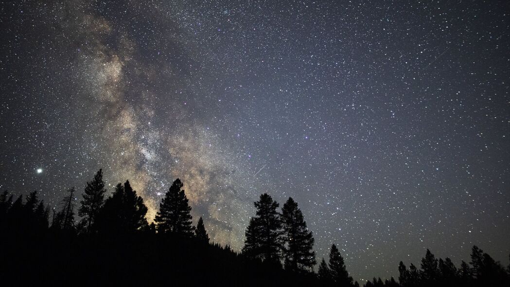 夜间星空，璀璨银河4K高清壁纸，3840x2160分辨率，星星点点，装点你的屏幕