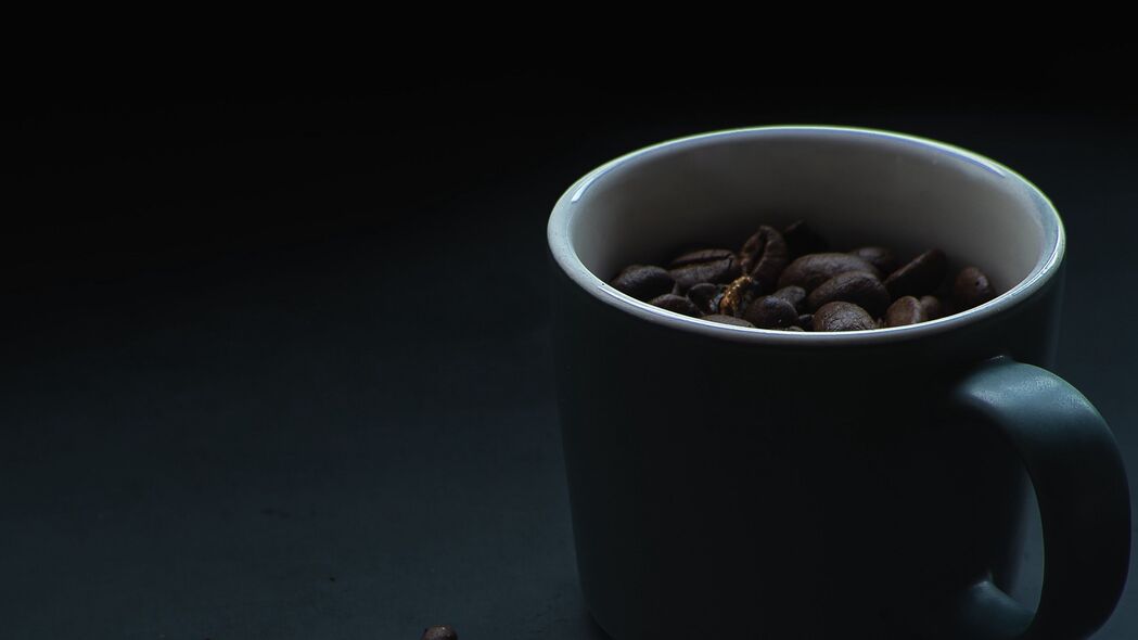 咖啡豆 咖啡豆 杯子 咖啡 深色 4k壁纸 3840x2160