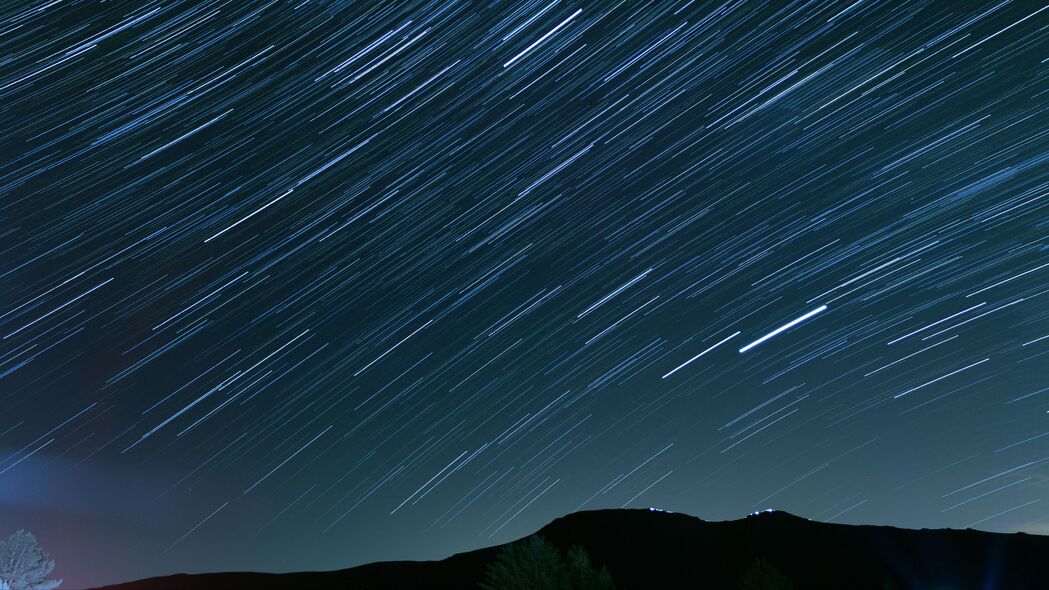 夜间山丘星空长曝光，绝美4K壁纸，3840x2160高清下载