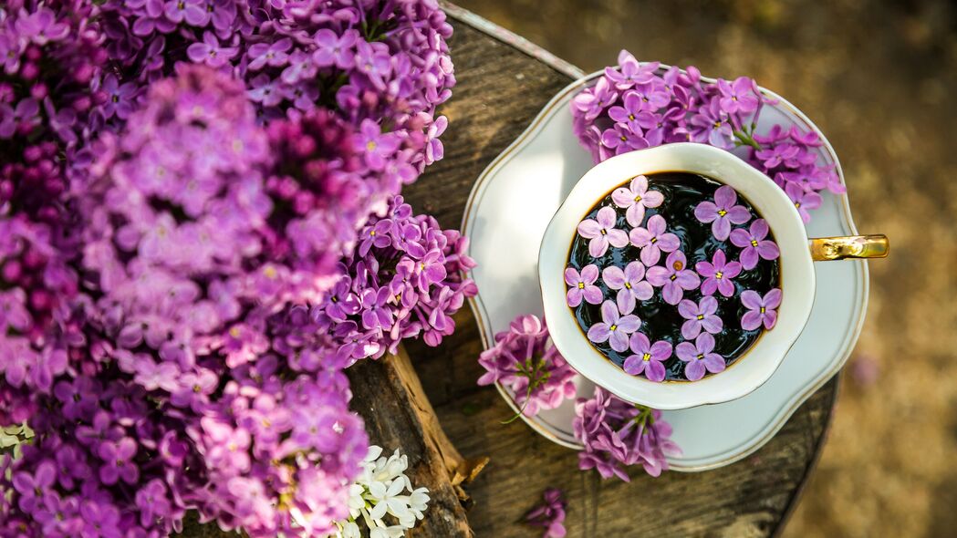 咖啡 杯子 淡紫色 花 木制 4k壁纸 3840x2160