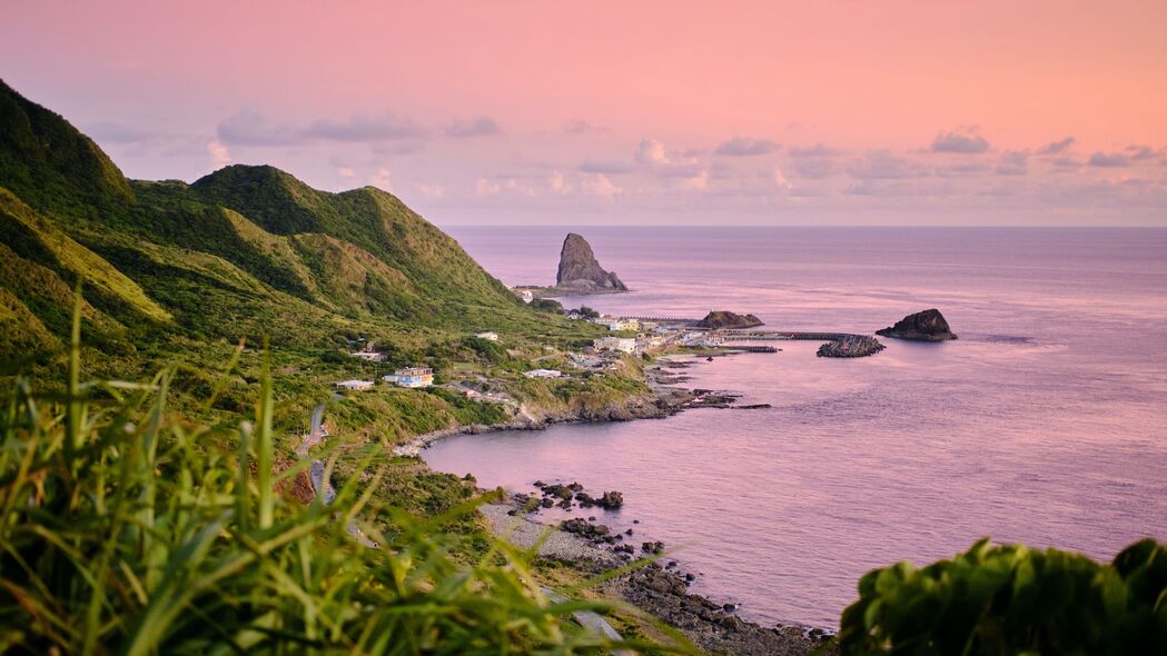 岩石斜坡海岸草地日落美景，4K高清壁纸（3840x2160）免费下载