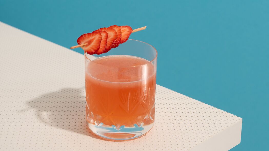 鸡尾酒 草莓 饮料 玻璃 4k壁纸 3840x2160