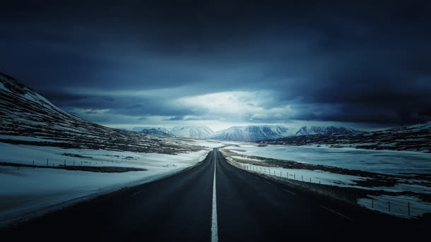 夜晚雪地蓝色光线马路