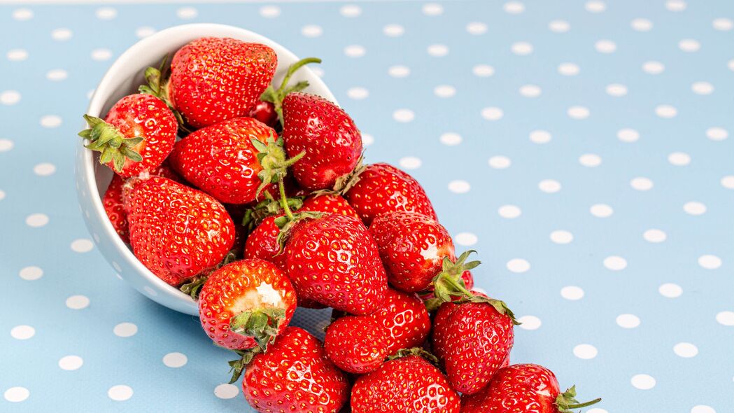 草莓 浆果 水果 玻璃 4k壁纸 3840x2160