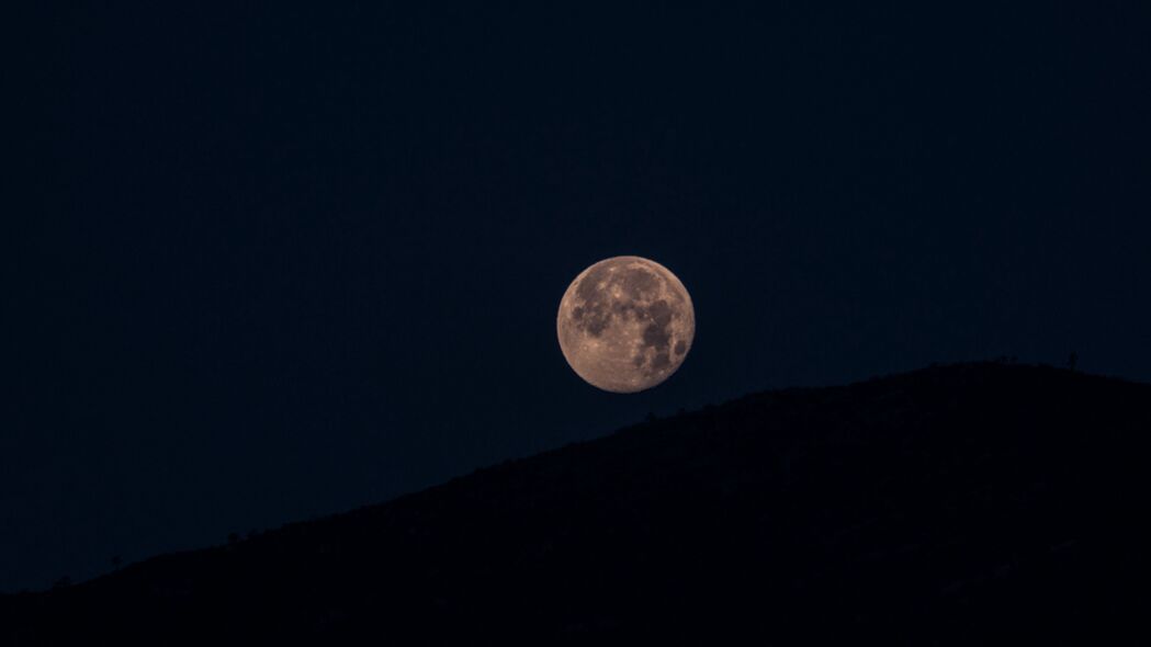 月亮 满月 山丘 夜间 4k壁纸 3840x2160