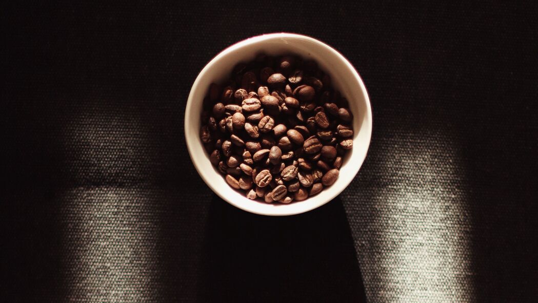 马克杯 咖啡豆 咖啡 深色 4k壁纸 3840x2160