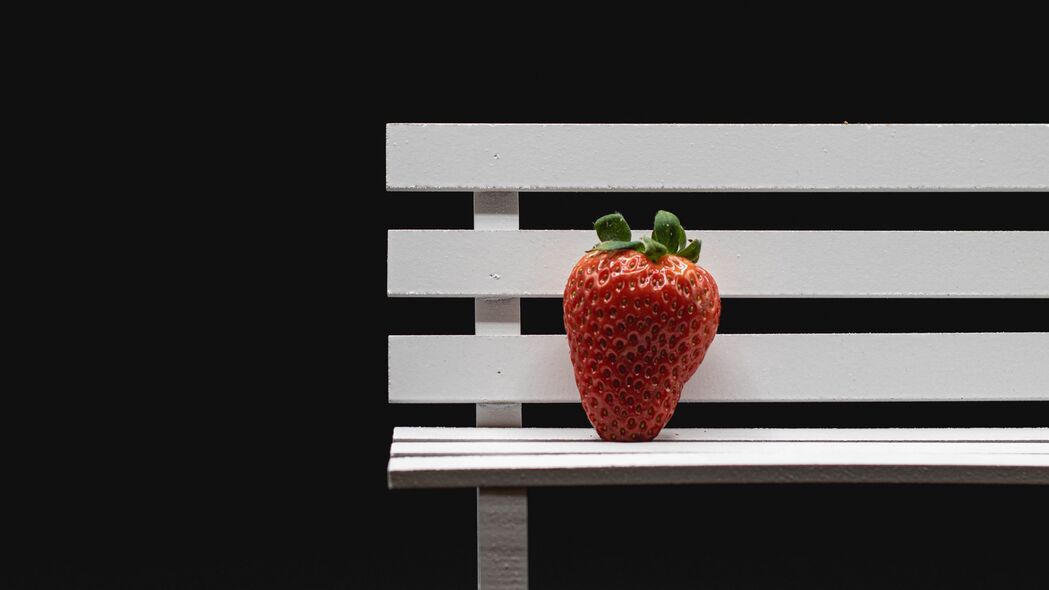 草莓 浆果 长椅 黑色 4k壁纸 3840x2160