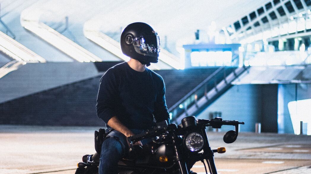 摩托车手 摩托车 头盔 大灯 4k壁纸 3840x2160
