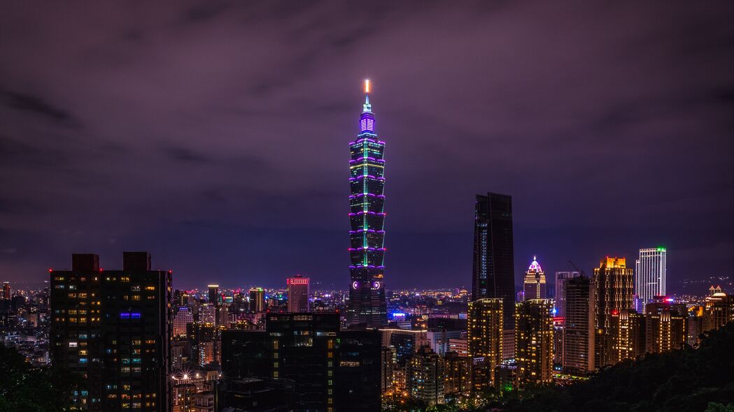 夜城霓虹塔影，4K超清3840x2160壁纸，高清风景图片免费下载