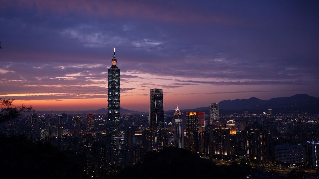 城市夜景，日落灯光映照建筑之美，4K高清壁纸3840x2160免费下载