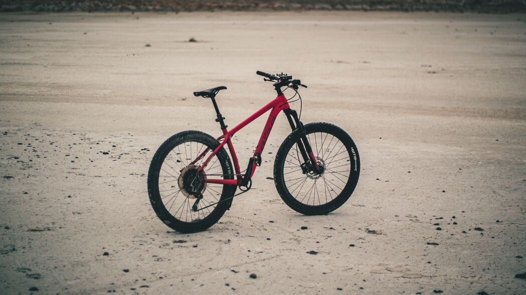 自行车 自行车 mtb 红色 海滩 4k壁纸 3840x2160