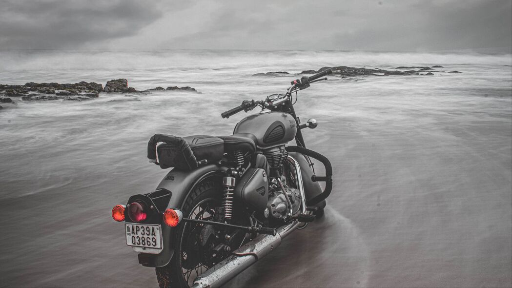 摩托车 自行车 灰色 海滩 海洋 4k壁纸 3840x2160