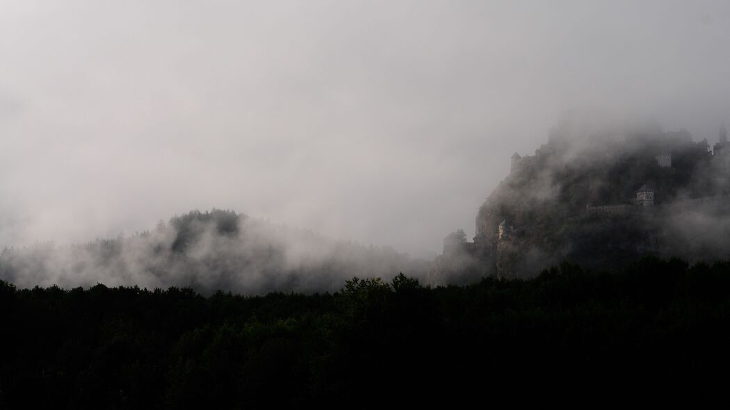山 堡垒 雾 森林 自然 4k壁纸 3840x2160