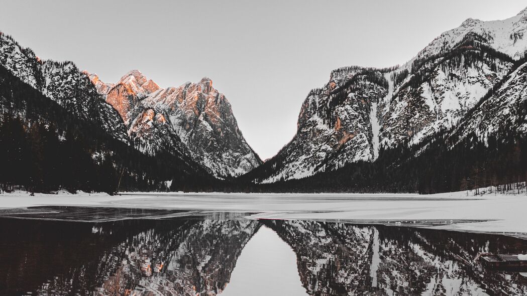 山脉 湖泊 雪 反射 风景 4k壁纸 3840x2160