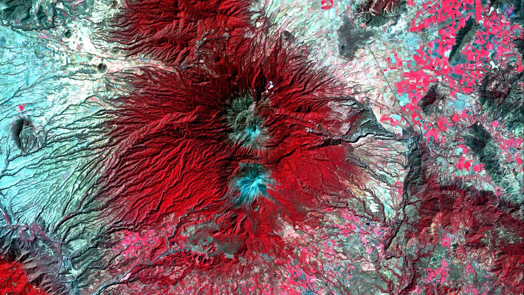 火山浮雕，探索地球表面奥秘！太空4K壁纸，高清3840x2160背景图片下载