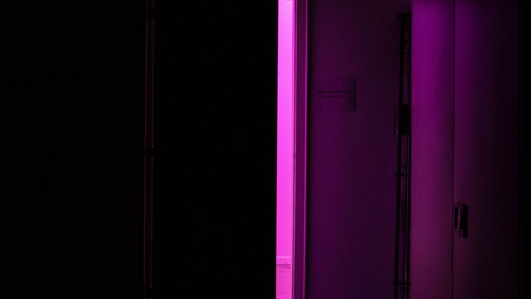 门 深色 房间 紫色 浅色 4k壁纸 3840x2160