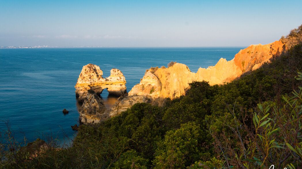 海岩石海岸线美景