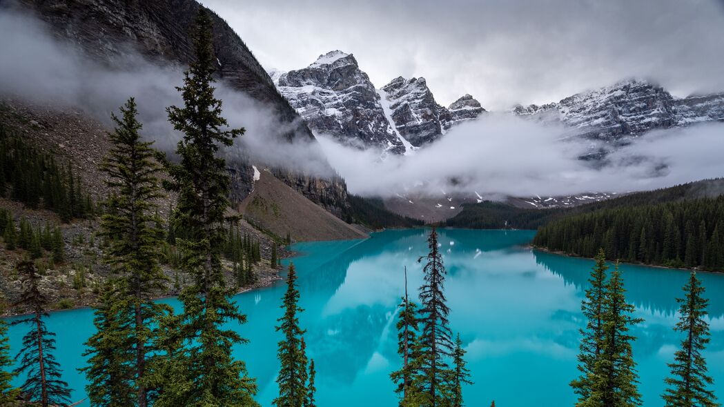 湖山树云美景