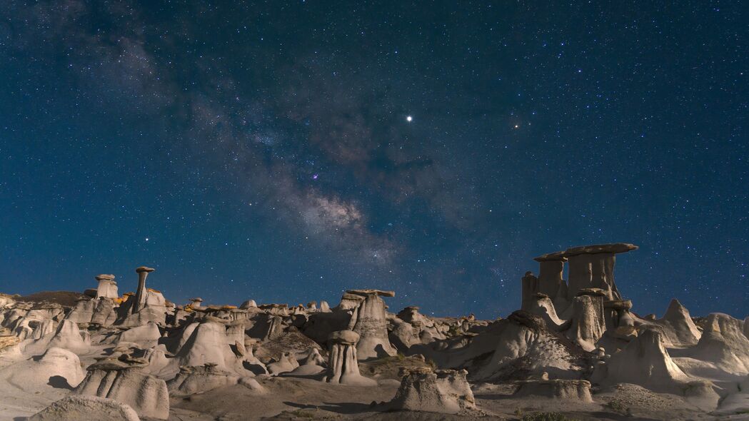 沙漠星光，岩石风貌，夜间星空4K高清壁纸下载（3840x2160）