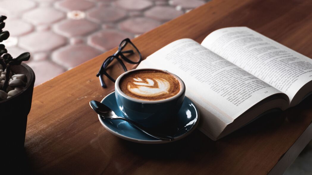 咖啡 书 眼镜 饮料 杯子 桌子 4k壁纸 3840x2160